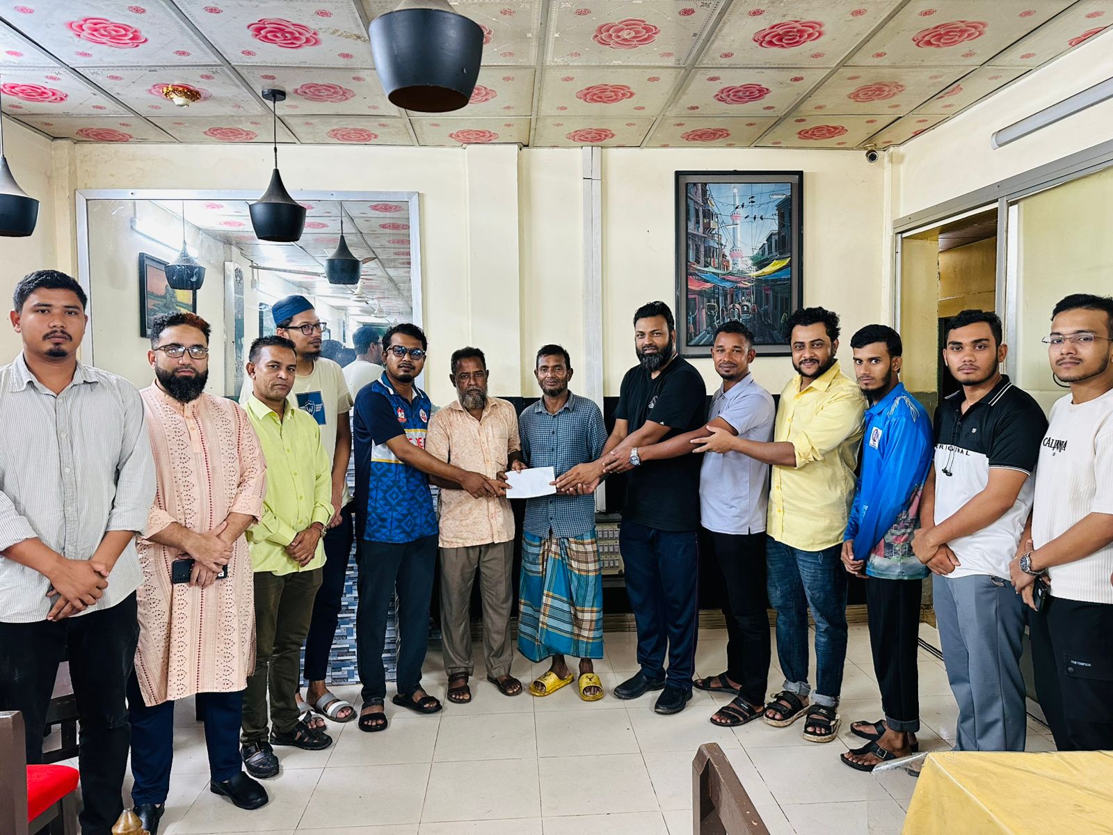 কুলাউড়ায় ঘূর্ণিঝড়ে ক্ষতিগ্রস্ত পরিবারকে আর্থিক সহায়তা প্রদান