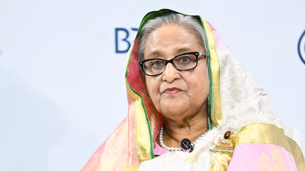 দিল্লিতে শেখ হাসিনার সংবাদ সম্মেলন ও দেশে ফেরার ঘোষণা: কী বলছেন বিশ্লেষকেরা