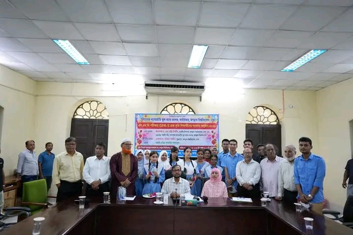 জবির পোগোজ ল্যাবরেটরি স্কুলে জিপিএ-৫ প্রাপ্ত ১৪ শিক্ষার্থীকে সংবর্ধনা