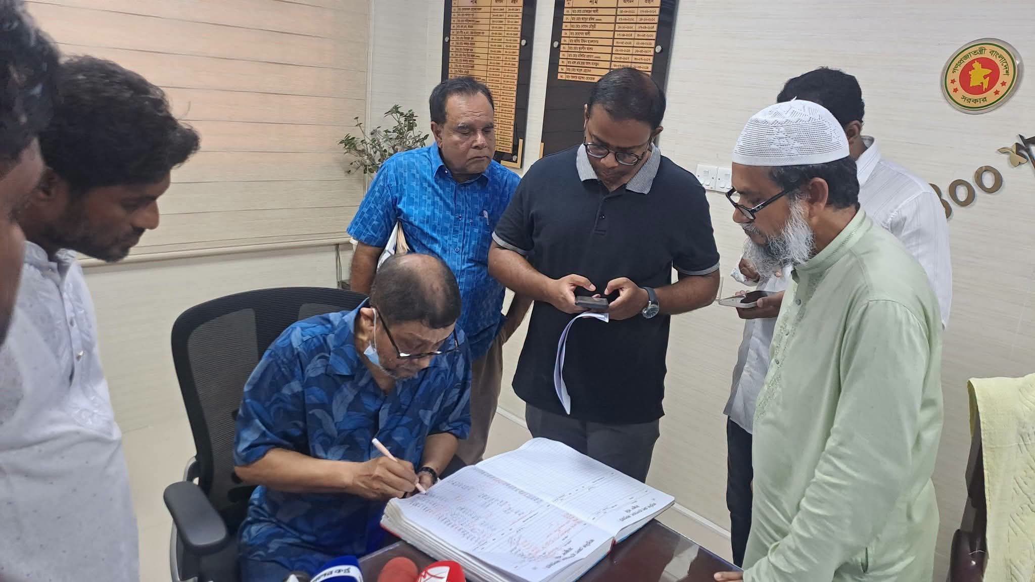 জয়পুরহাটে হাসপাতাল পরিদর্শনে স্বাস্থ্যমন্ত্রী, স্বাস্থ্যসেবা ঢেলে সাজানোর প্রতিশ্রুতি
