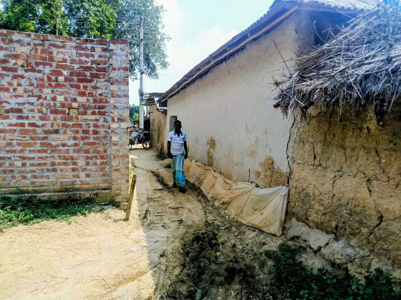 কালাইয়ে দখলের অভিযোগে আশ্রয়ণ প্রকল্পের ১০ ফুট রাস্তা এখন সাড়ে ৪ ফুট